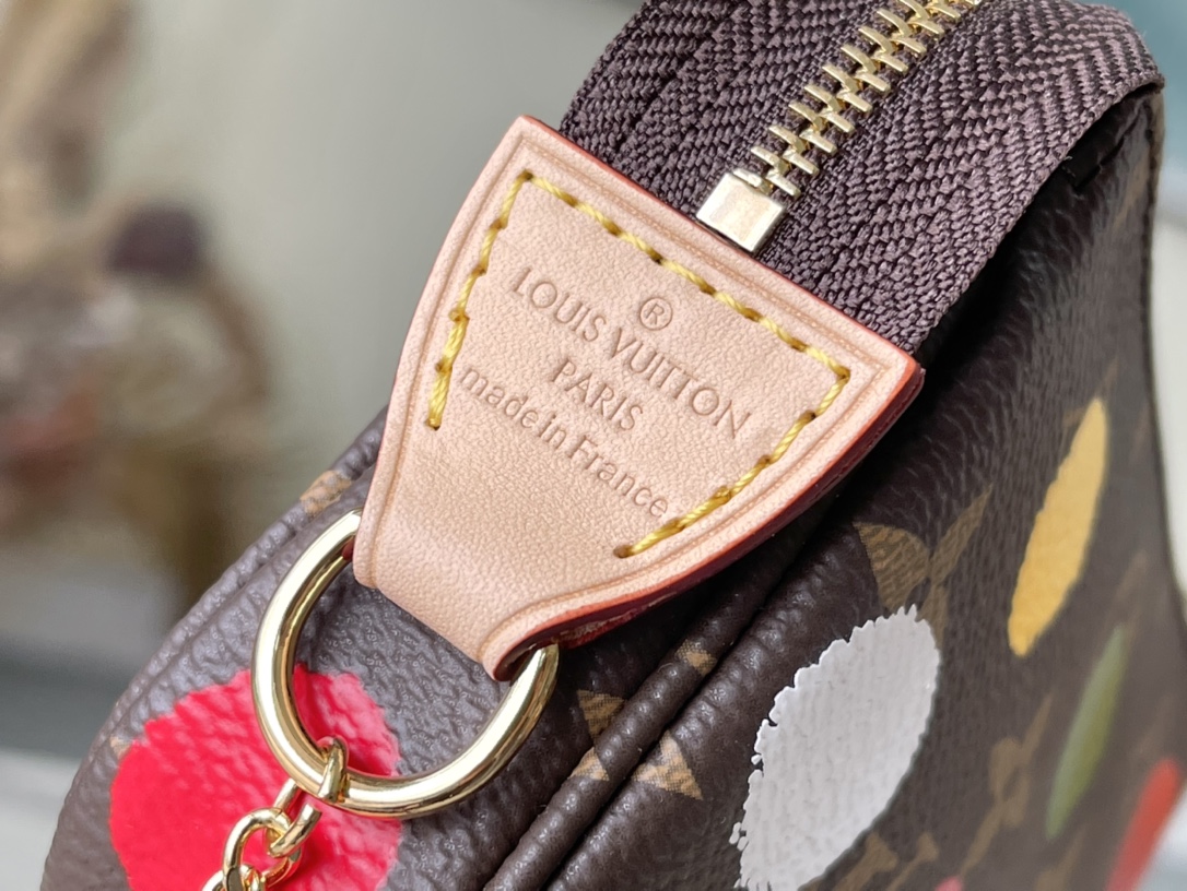 𝐋𝐎𝐔𝐈𝐒 𝐕𝐔𝐈𝐓𝐓𝐎𝐍   M81866