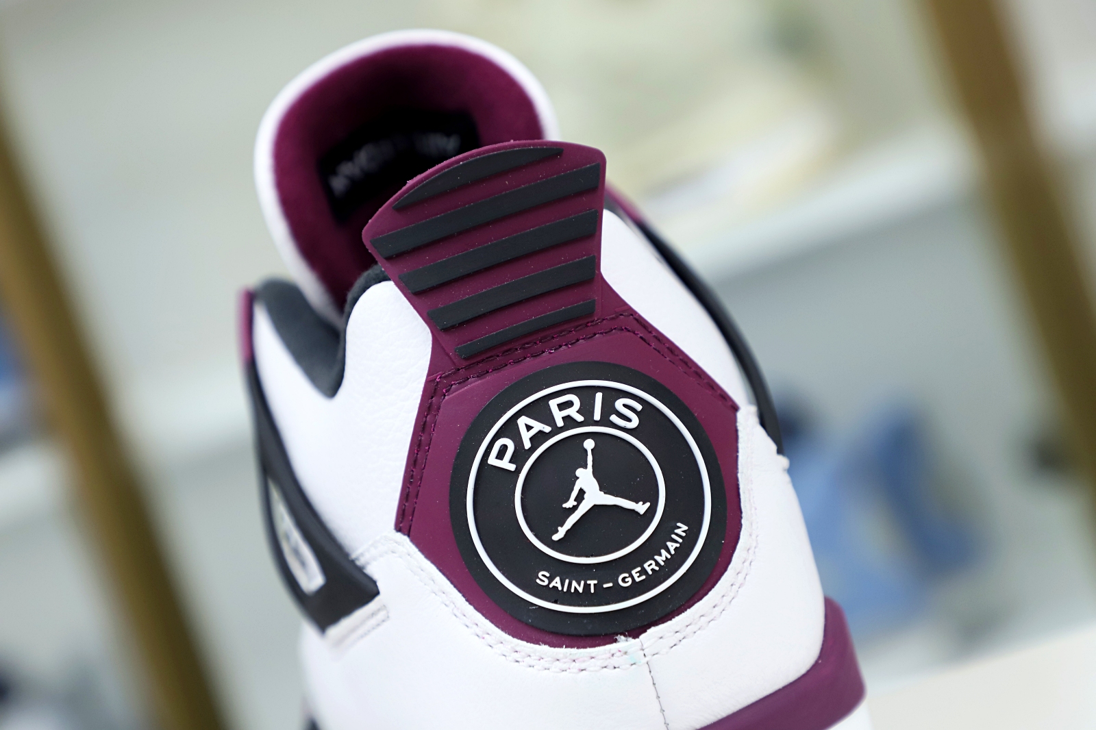 AIR JORDAN PARIS SAINT-GERMAIN X AIR JORDAN 4 RETRO BORDEAUX