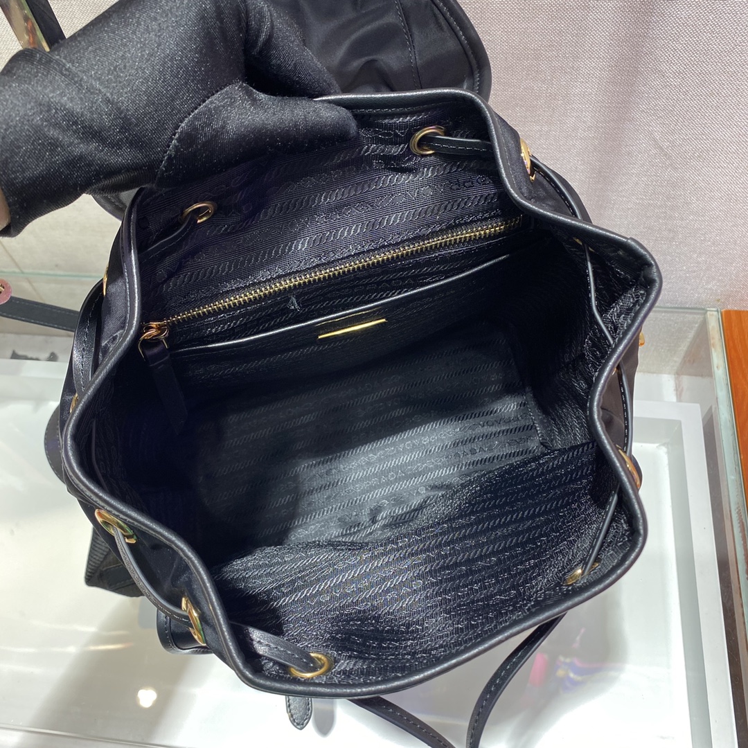 𝐏𝐑𝐀𝐃𝐀 New backpack 1BZ677A