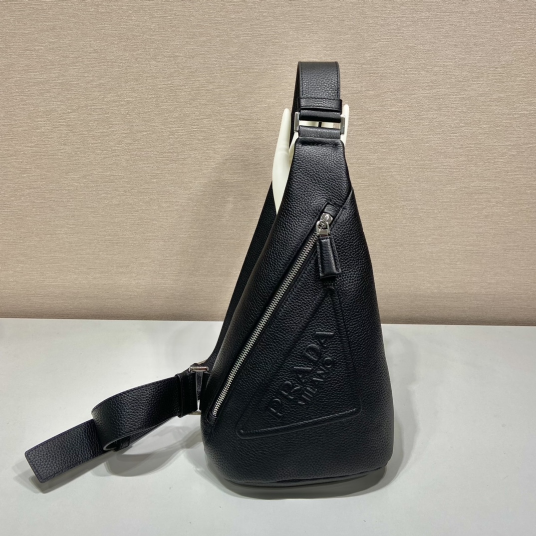 𝐏𝐑𝐀𝐃𝐀 New Chest Bag 2VZ092
