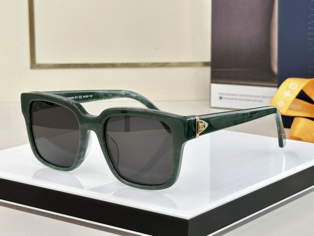 LOUIS VUITTON Glide Sunglasses