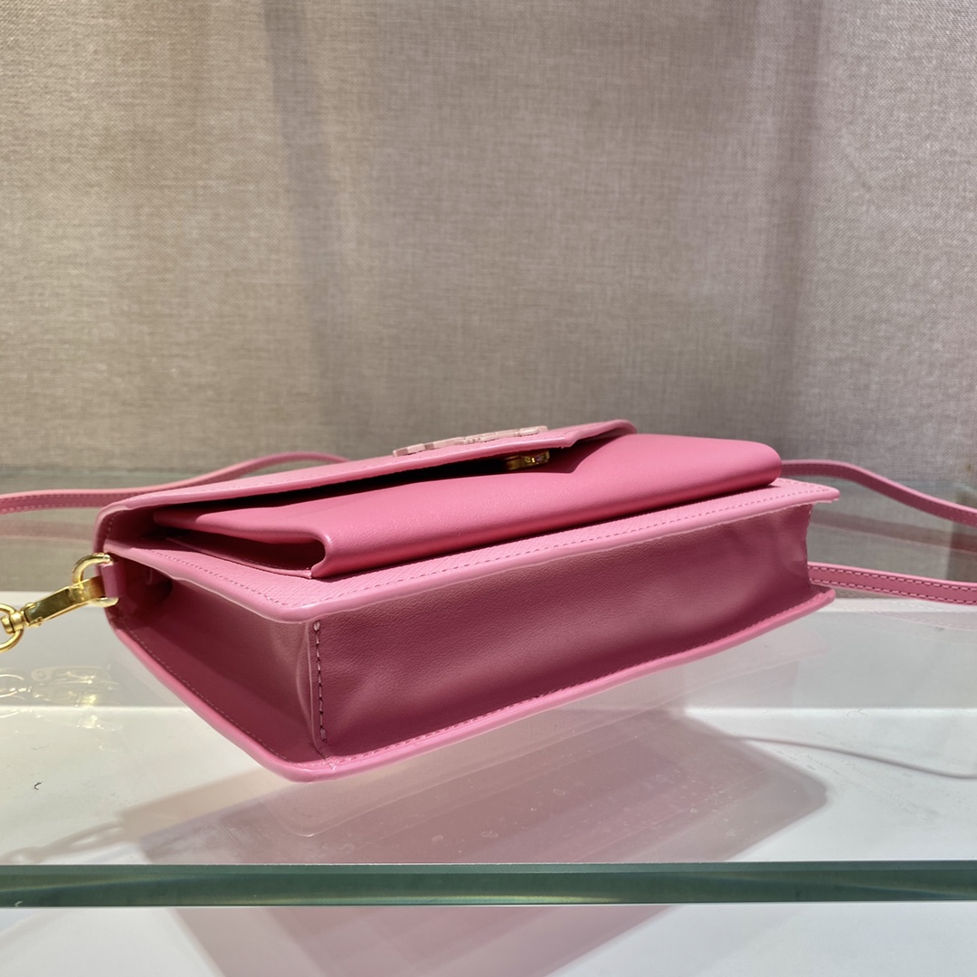 𝐏𝐑𝐀𝐃𝐀 Crossbody bag 1BP020