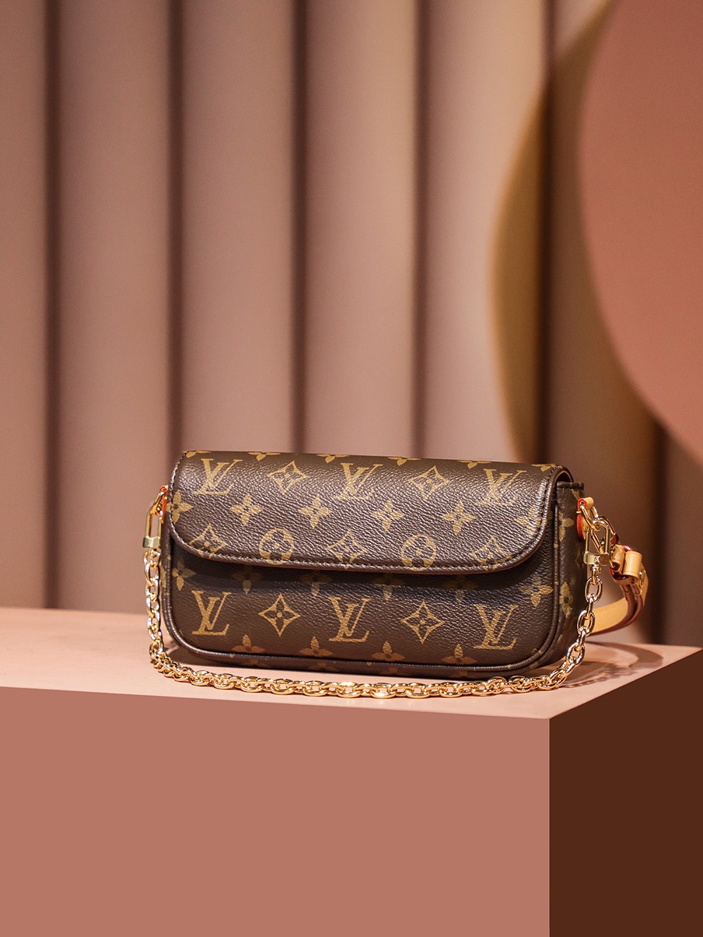 Louis Vuitton 𝐖𝐀𝐋𝐋𝐄𝐓 𝐎𝐍 𝐂𝐇𝐀𝐈𝐍 𝐈𝐕𝐘 Generation level - underarm bag #M81911#