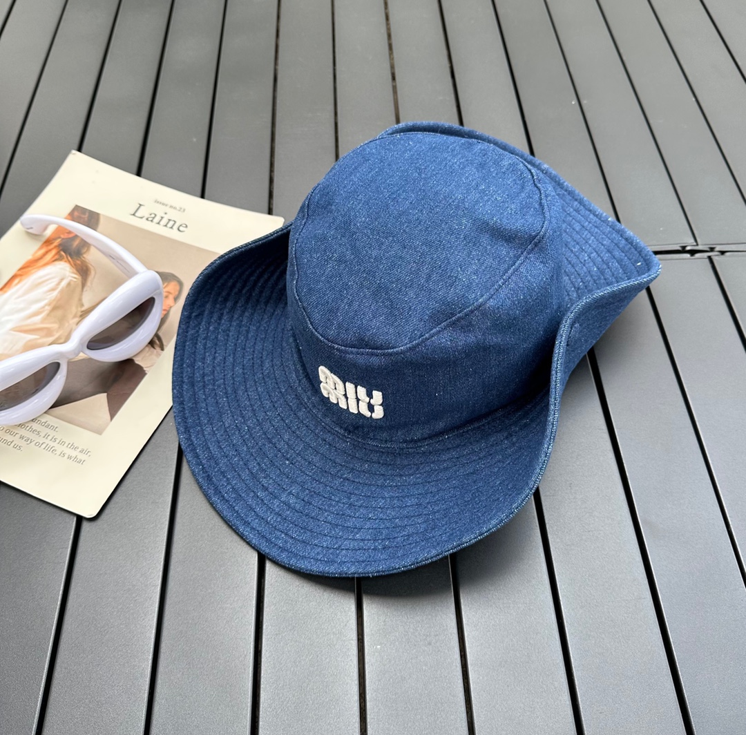 miumiu bucket hat