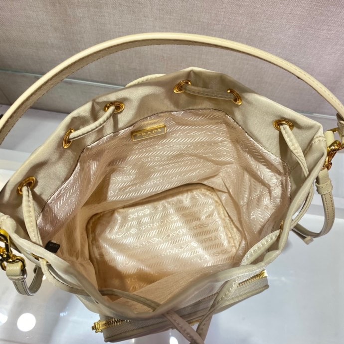 𝐏𝐑𝐀𝐃𝐀 Classic model 1BH038