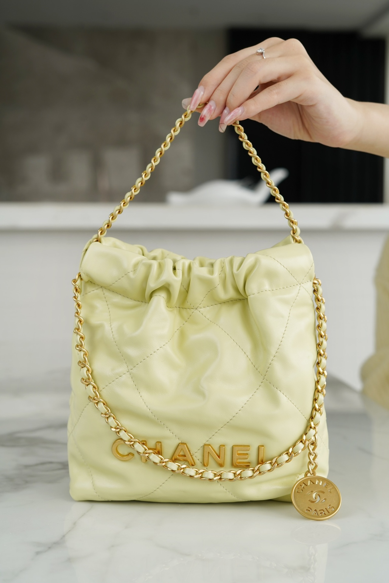 𝗖𝗛𝗔𝗡𝗘𝗟✦ 23S 22Mini bag chick yellow