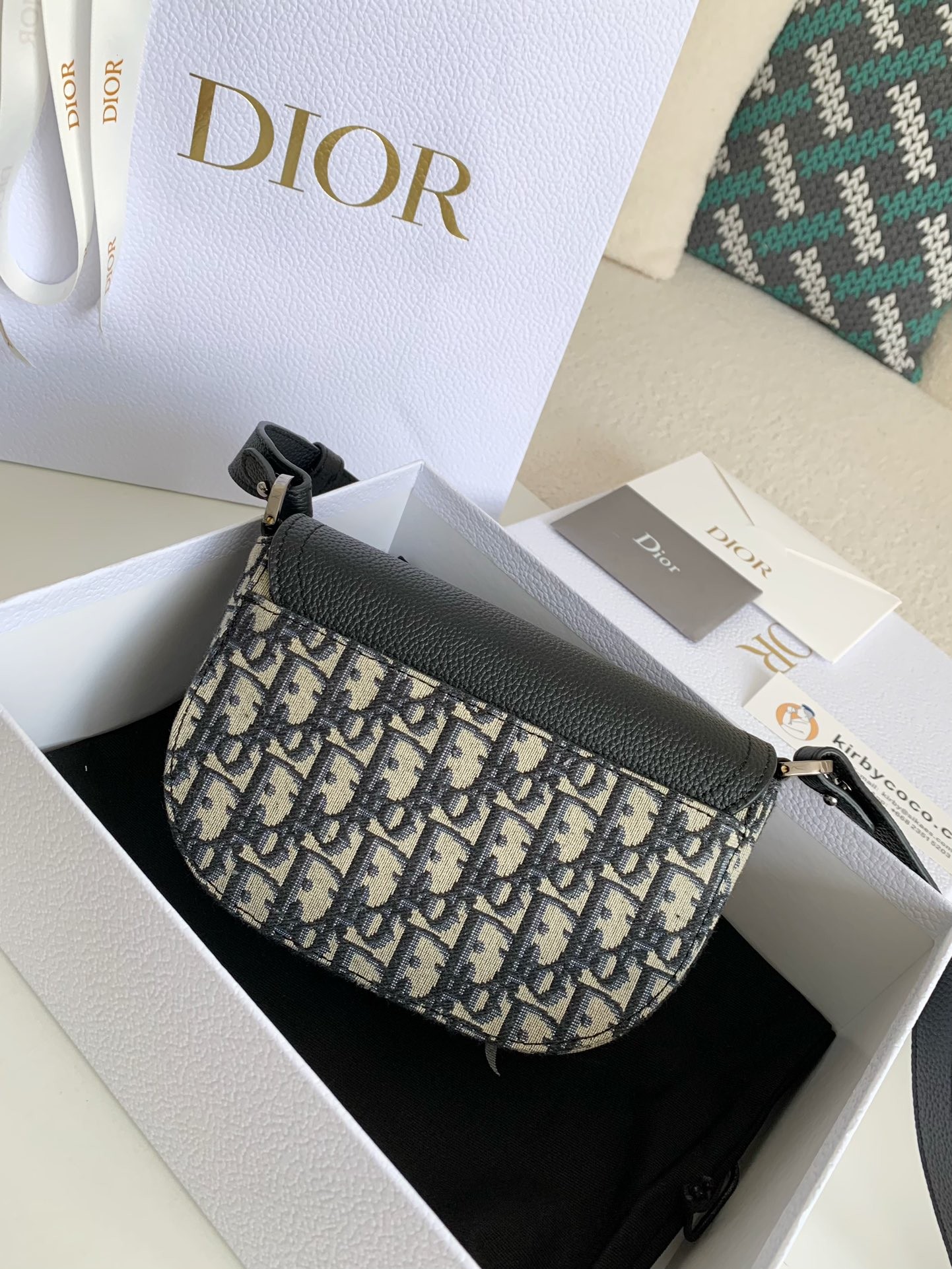 Dior Essentials Saddle Carrying Bag (with shoulder straps) of top quality Size: 19.5 * 13 * 4.3cm