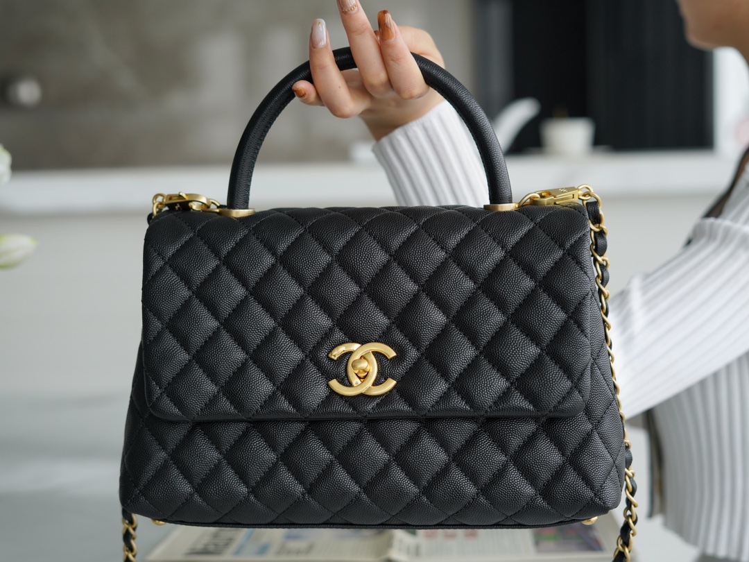 CHANEL 𝑪𝒐𝑪𝒐 𝒉𝒂𝒏𝒅𝒍𝒆 New Cowhide Handle Medium Black Gold