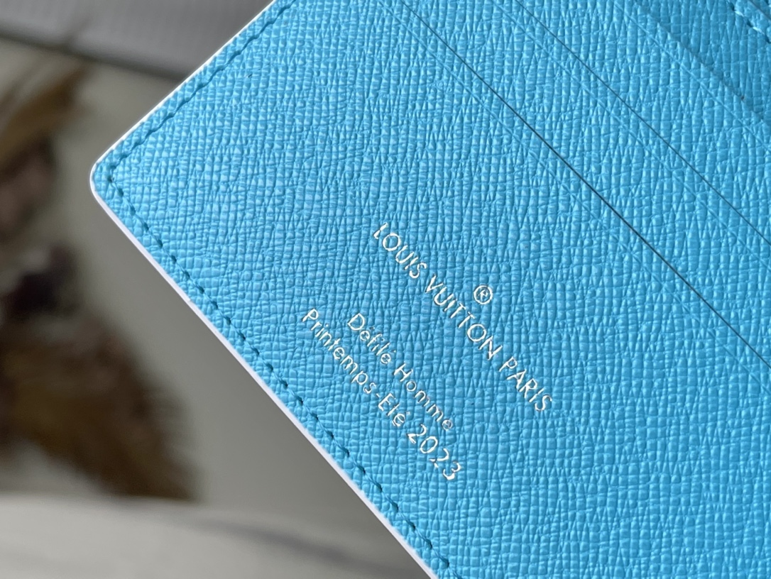 𝐋𝐎𝐔𝐈𝐒 𝐕𝐔𝐈𝐓𝐓𝐎𝐍   M82023