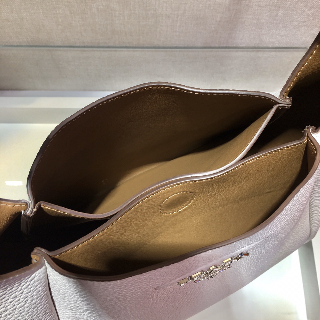 𝐏𝐑𝐀𝐃𝐀 New Bucket Bag