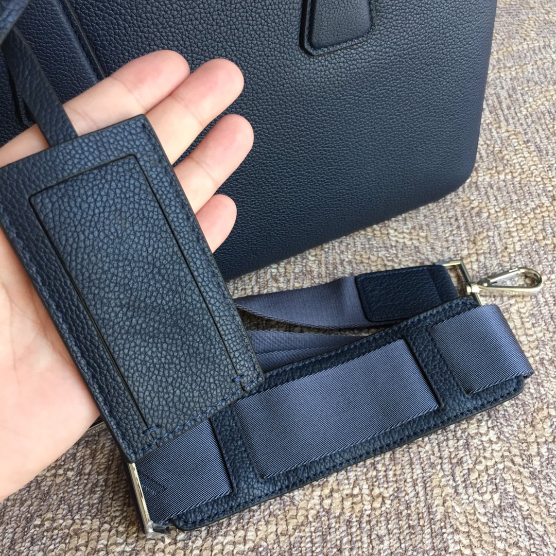 𝐏𝐑𝐀𝐃𝐀 New men's bag 0366