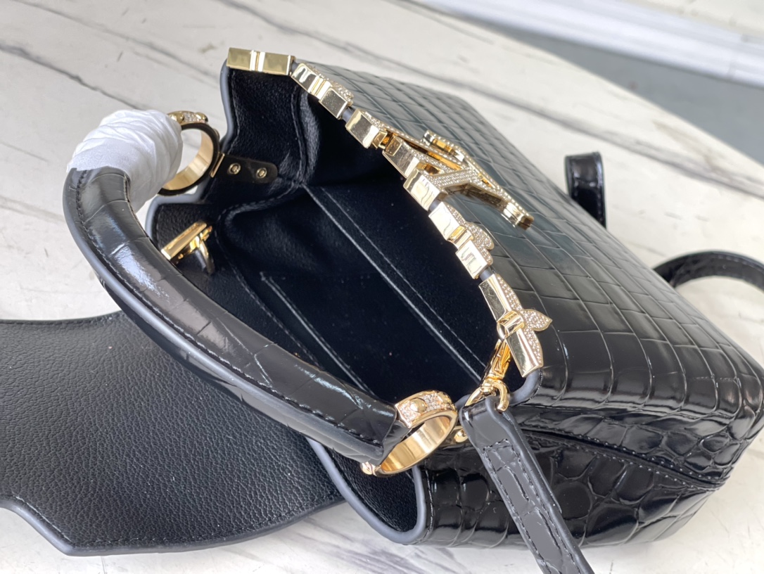 𝐋𝐎𝐔𝐈𝐒 𝐕𝐔𝐈𝐓𝐓𝐎𝐍   M51783