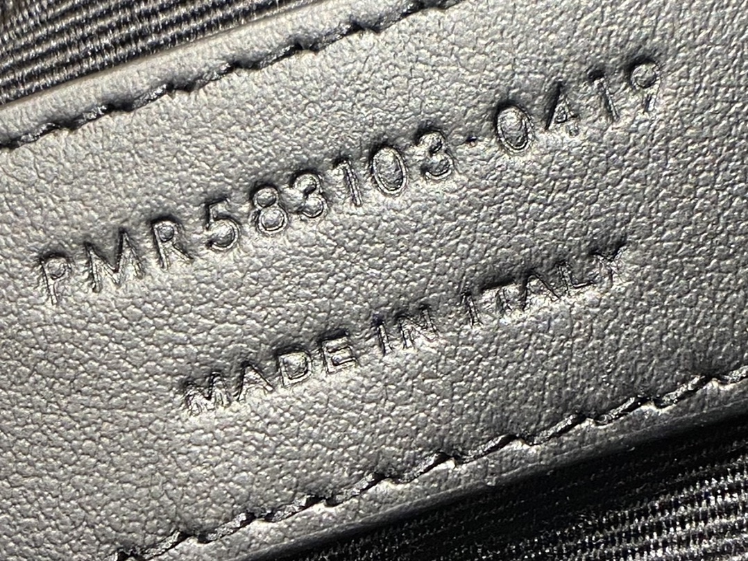 SAINT LAURENT  #583103