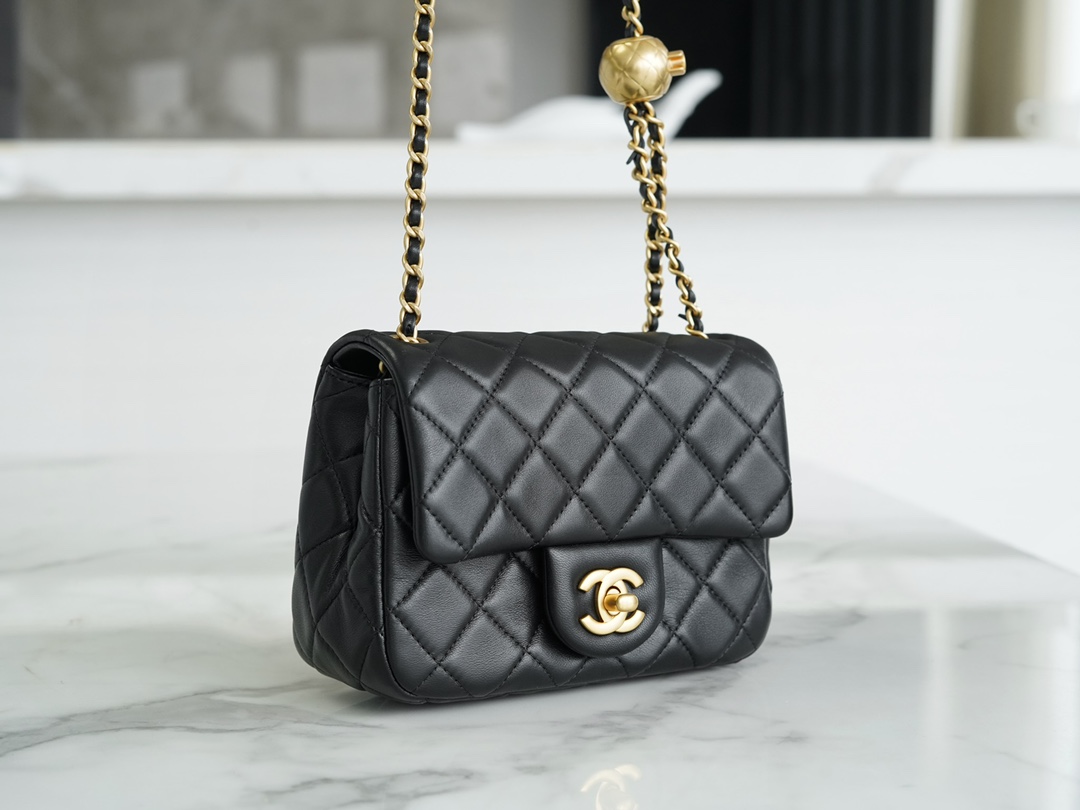 𝗖𝗛𝗔𝗘𝗡𝗟✦ 23C metal ball square fat man genuine leather black 🖤