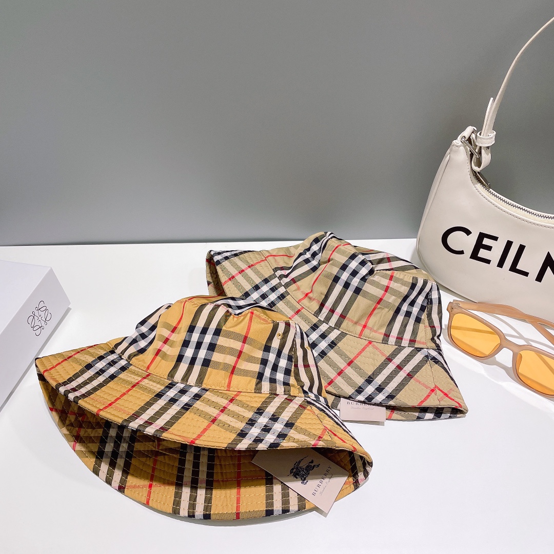 (Burberry) bucket hat