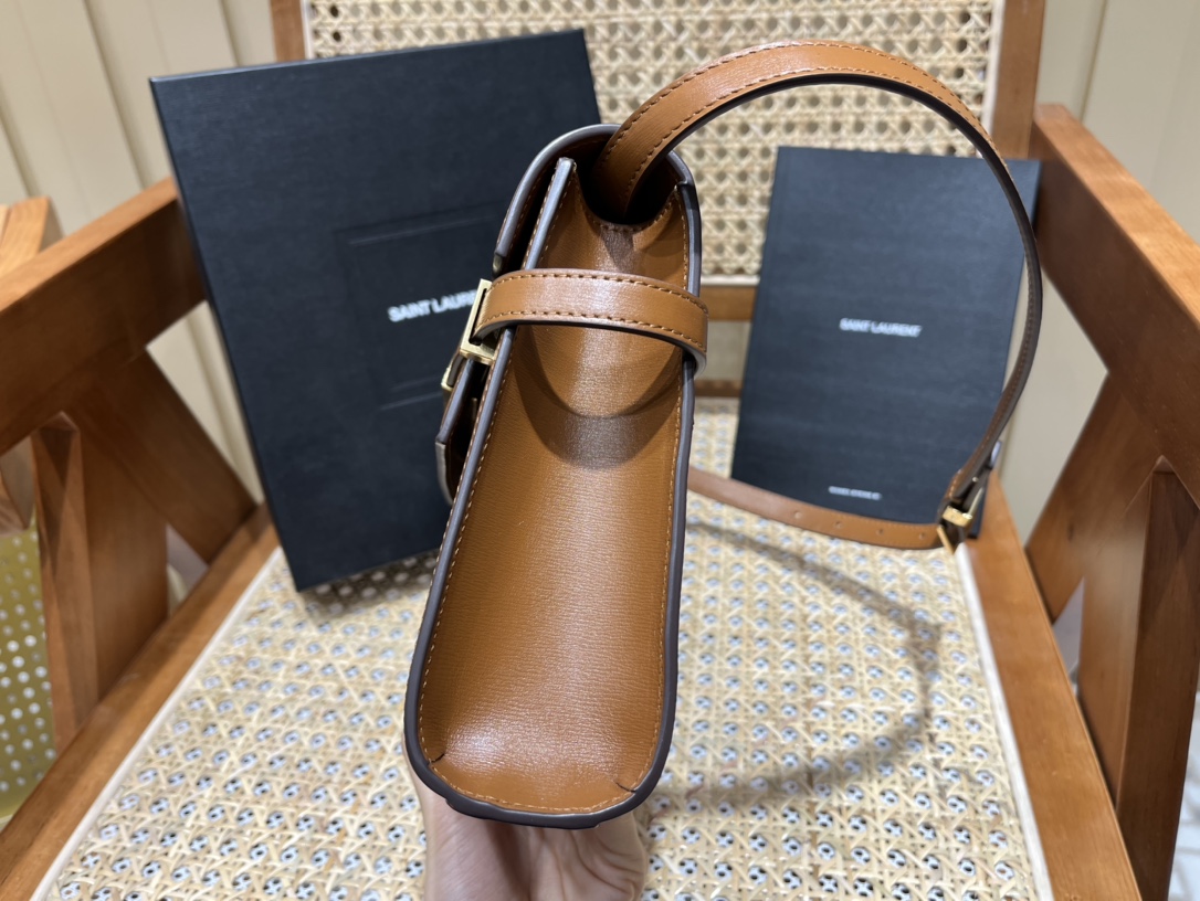 SAINT LAURENT【𝙈𝙖𝙣𝙝𝙖𝙩𝙩𝙖𝙣 𝟮𝟰𝙘𝙢】675626.Jd