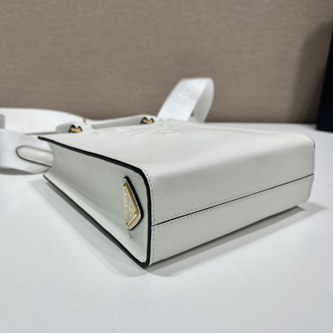 𝐏𝐑𝐀𝐃𝐀 Small size tote bag 1BA333