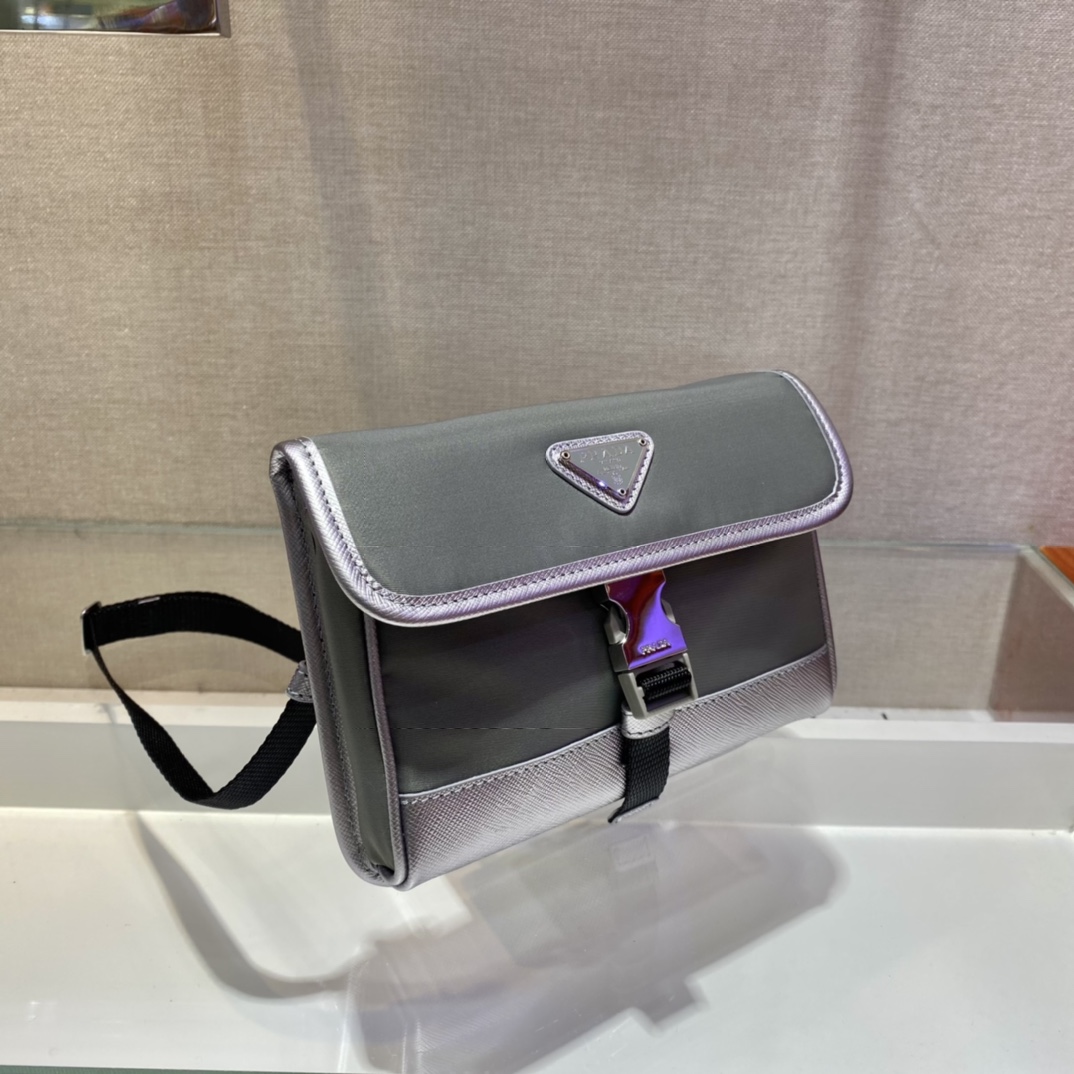 𝐏𝐑𝐀𝐃𝐀𝐀 Mini shape messenger bag