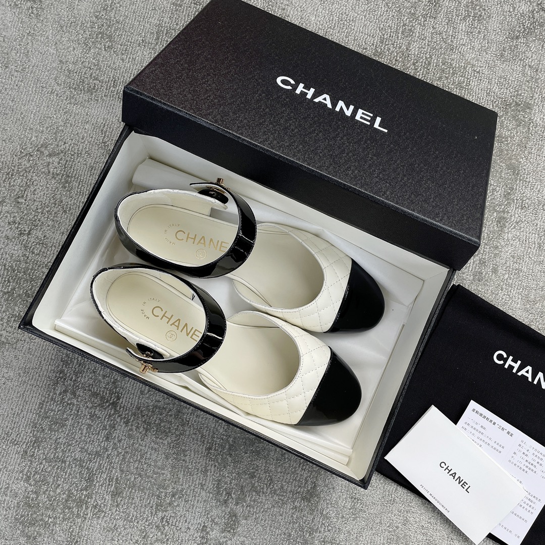 CHANEL early spring of this black and white colorful book bag buckle Mary Jane sheepskin lining genuine leather outsole