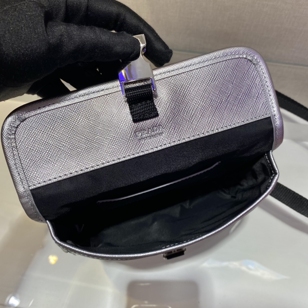 𝐏𝐑𝐀𝐃𝐀𝐀 Mini shape messenger bag