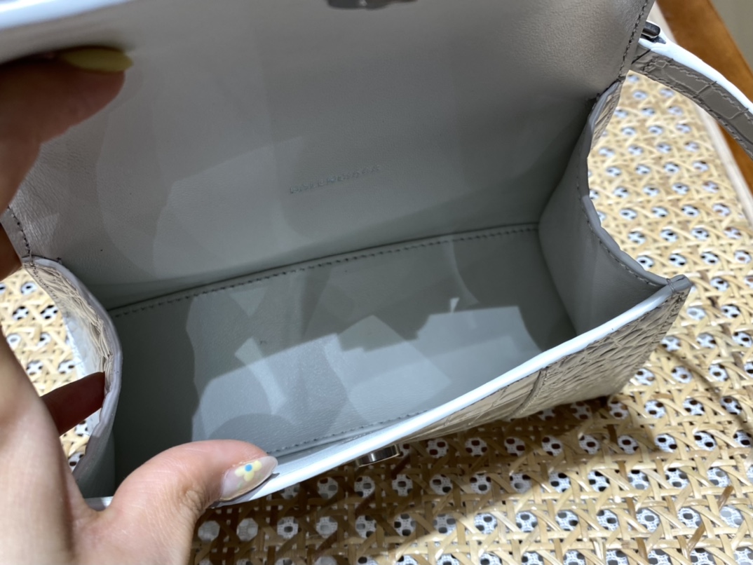 BALENCIAGA 𝐇𝐨𝐮𝐫𝐠𝐥𝐚𝐬𝐬 𝐗𝐒 crocodile-textured cowhide