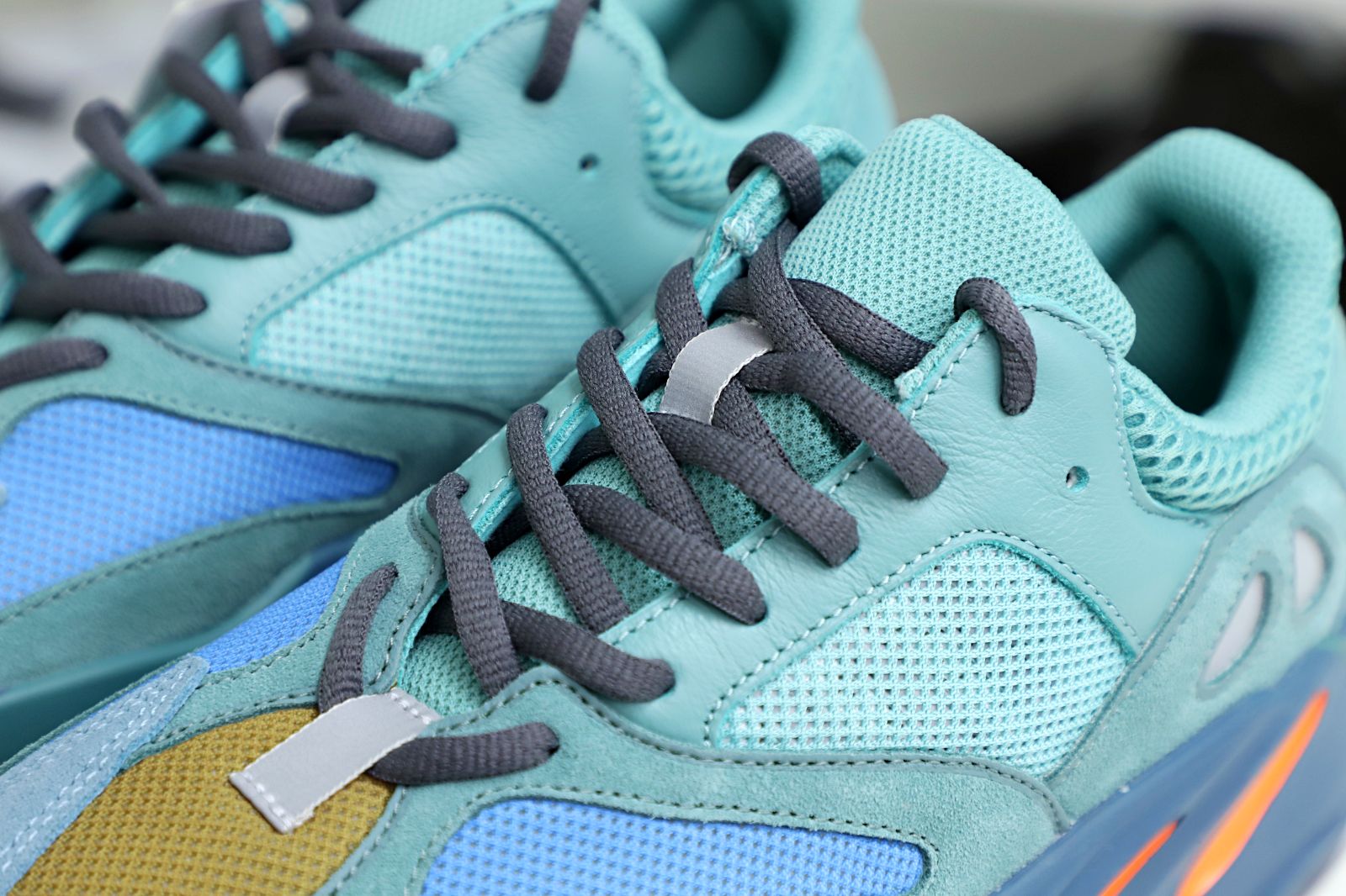 Yeezy boost 700 Faded