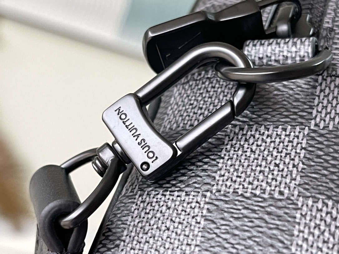 𝐋𝐎𝐔𝐈𝐒 𝐕𝐔𝐈𝐓𝐓𝐎𝐍    N60501