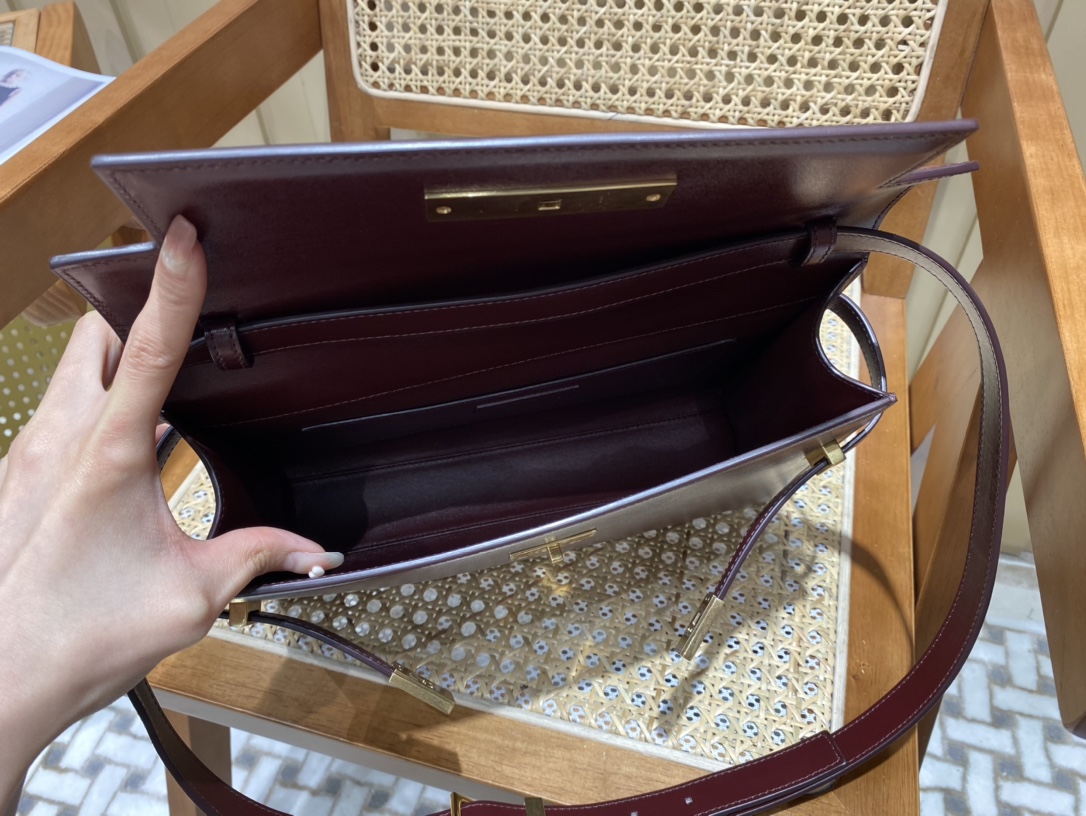 SAINT LAURENT 𝑴𝒂𝒏𝒉𝒂𝒕𝒕𝒂𝒏 〈Original leather version〉#579271