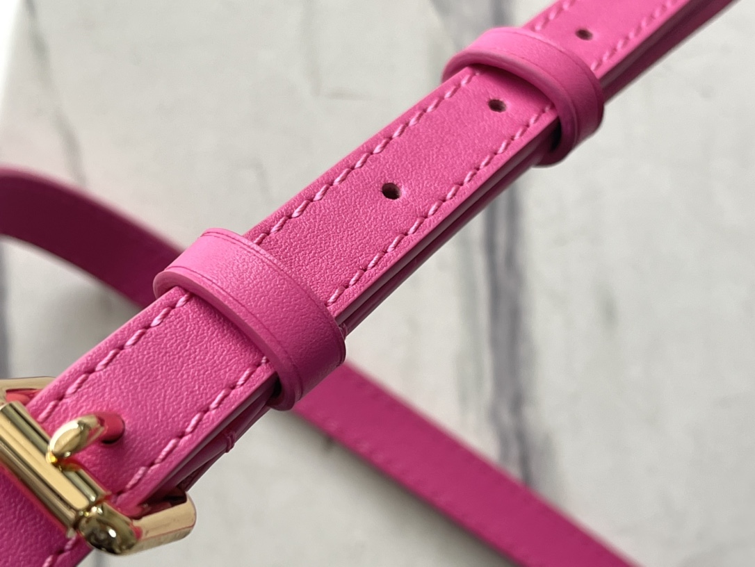 𝐋𝐎𝐔𝐈𝐒 𝐕𝐔𝐈𝐓𝐓𝐎𝐍   M46358