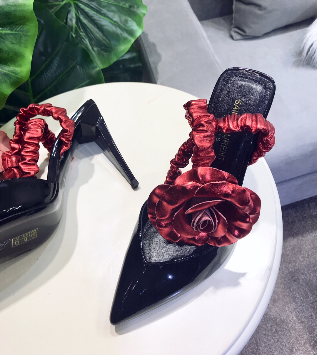 [Saint Laurent / Saint Laurent] YSL show live 18SS spring and summer show new ladies pointed high heels