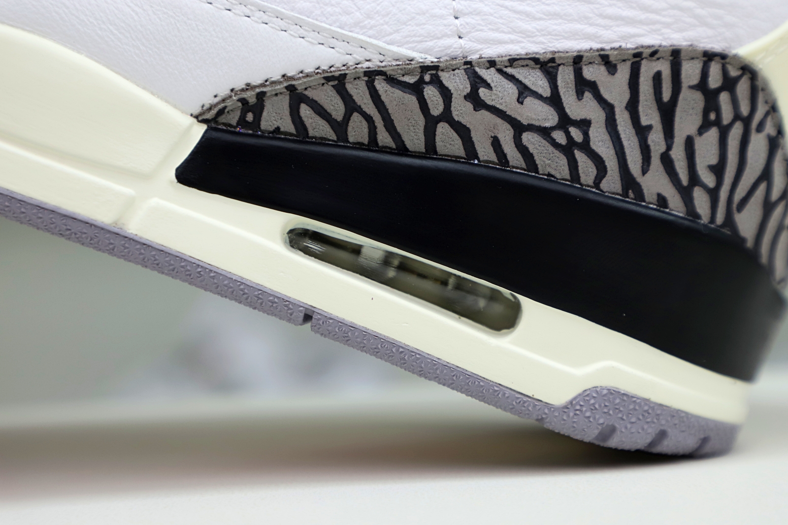 AIR JORDAN 3 WHITE CEMENT REIMAGINED