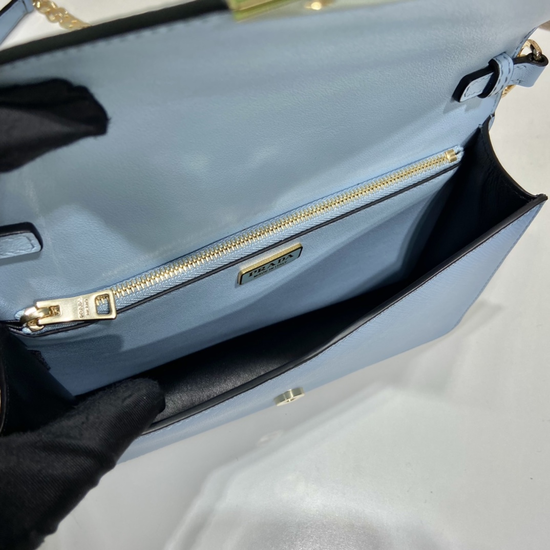 𝐏𝐑𝐀𝐃𝐀 New Crossbody Bag 1BD318