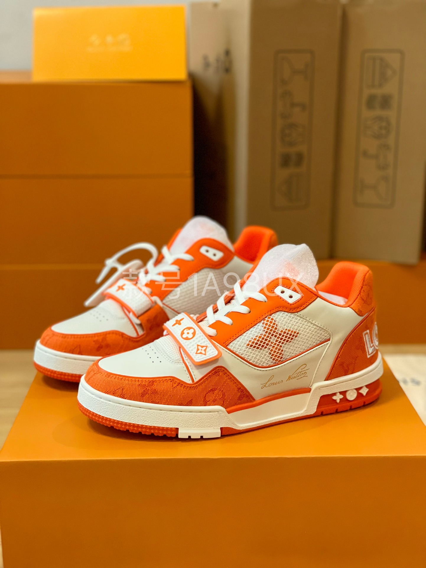 Louis Vuitton Trainer sneakers for couples, style 1A98UX