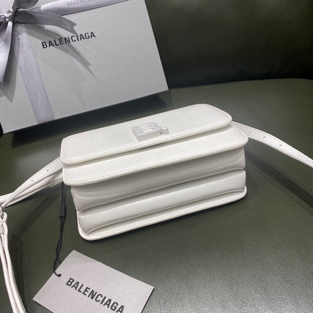 BALENCIAGA 𝘀𝗺𝗮𝗹𝗹 𝗯𝗮𝗴 𝗯𝗮𝗴 Lizard print white with white buckle