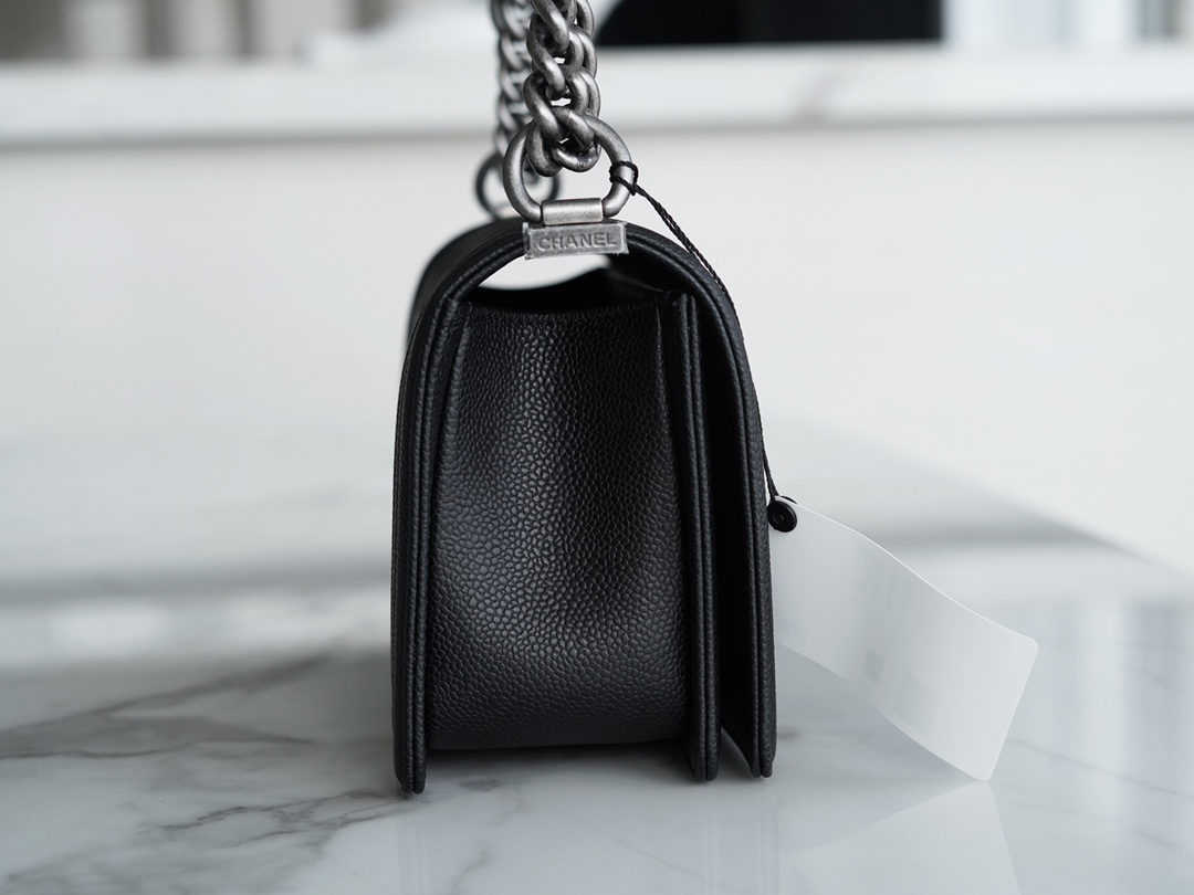 𝗖𝗵𝗮𝗻𝗲𝗹 𝗟𝗲𝗯𝗼𝘆 Imported custom caviar calfskin:Large ball pattern Medium Black Silver