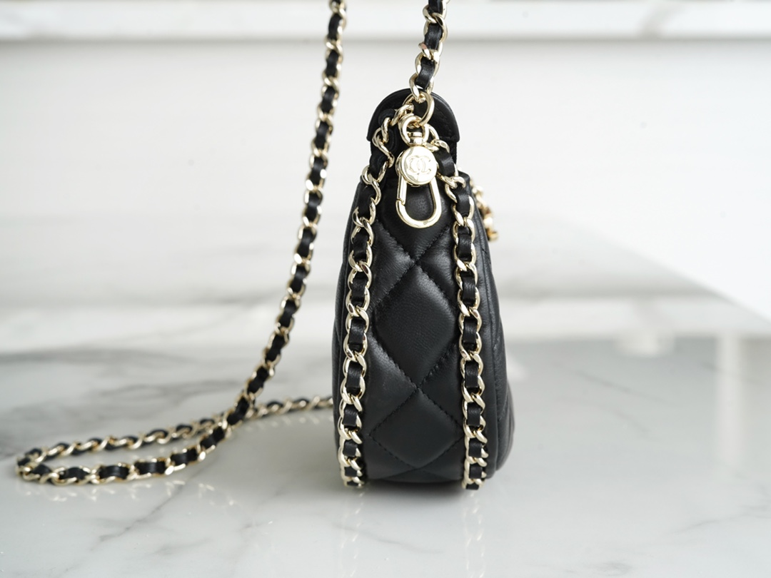 𝗖𝗛𝗔𝗡𝗘𝗟 23p moon/moon bag small black