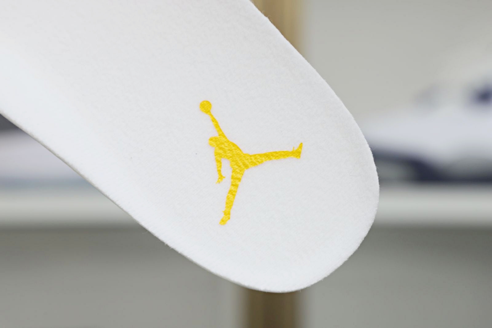 Air Jordan 11 Retro Low YellowSnakeskin