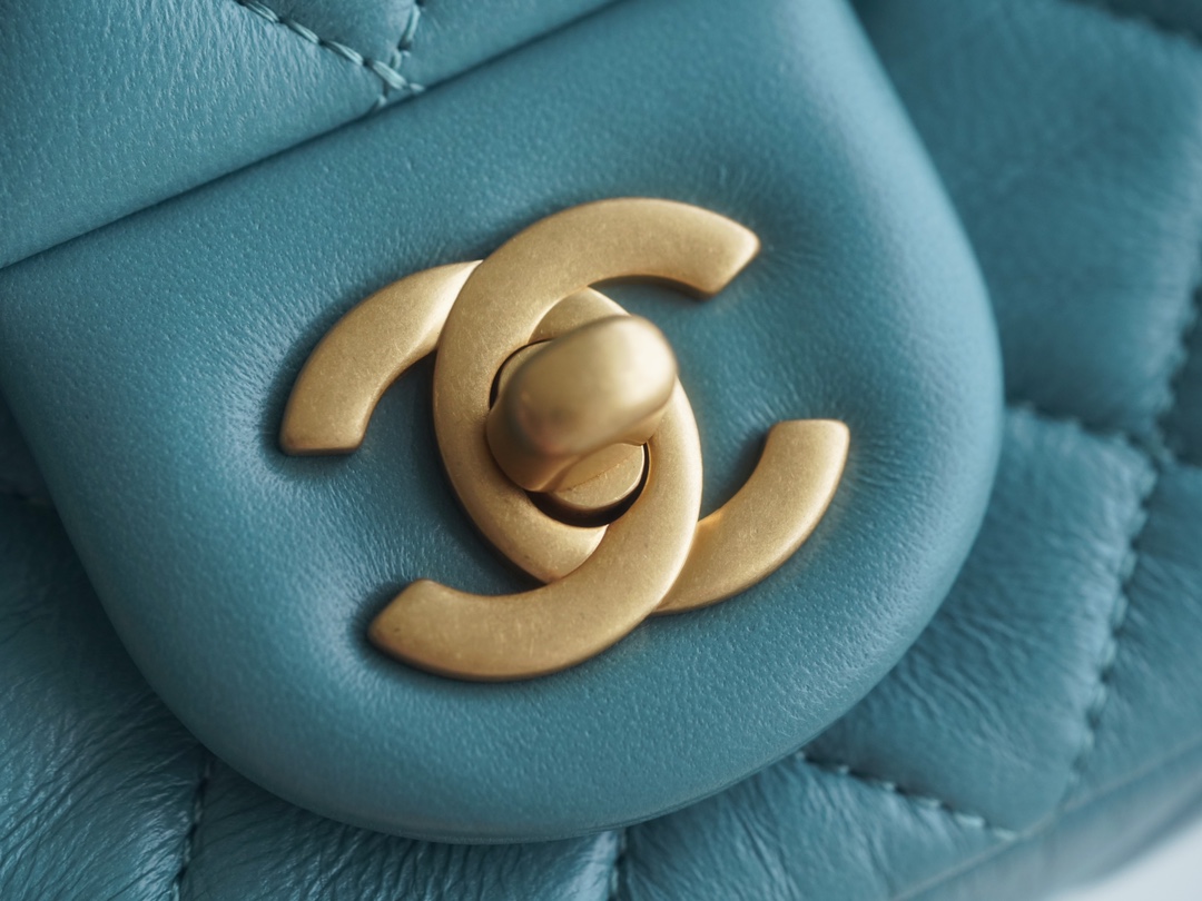 𝗖𝗛𝗔𝗘𝗡𝗟✦ Ball Fang Fatty Genuine Leather Lake Green