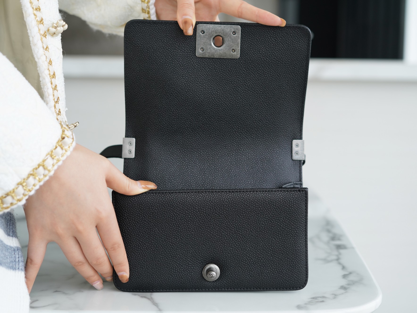 𝗖𝗵𝗮𝗻𝗲𝗹 𝗟𝗲𝗯𝗼𝘆 Imported custom caviar calfskin:Large ball pattern Small  Black Silver