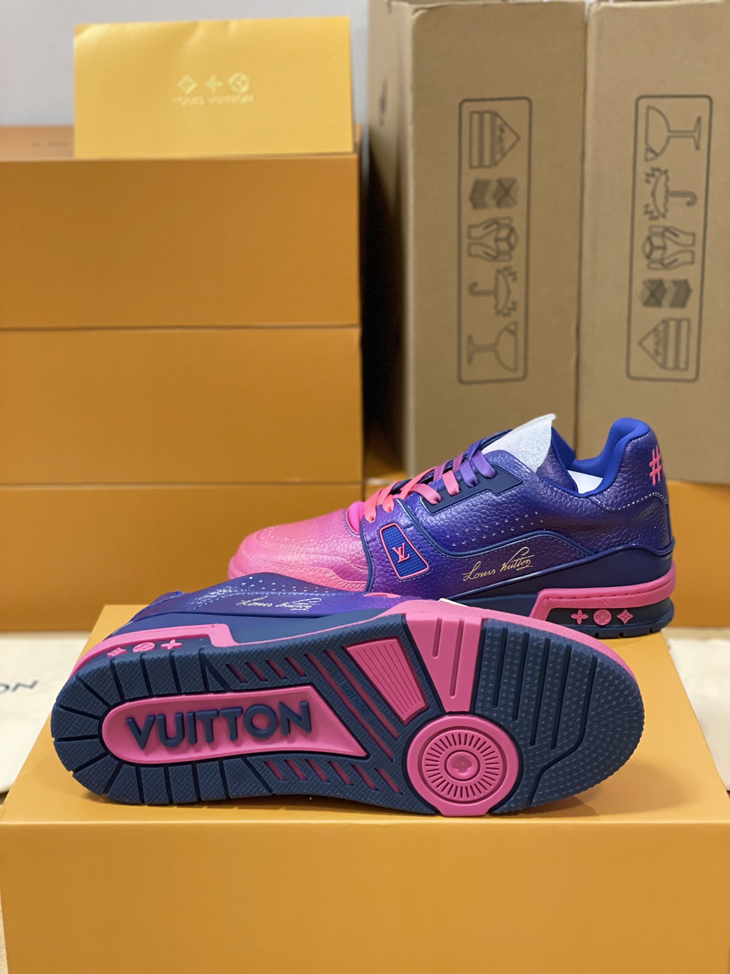 Louis Vuitton couple models LVTRAINER sneakers model number MS0119