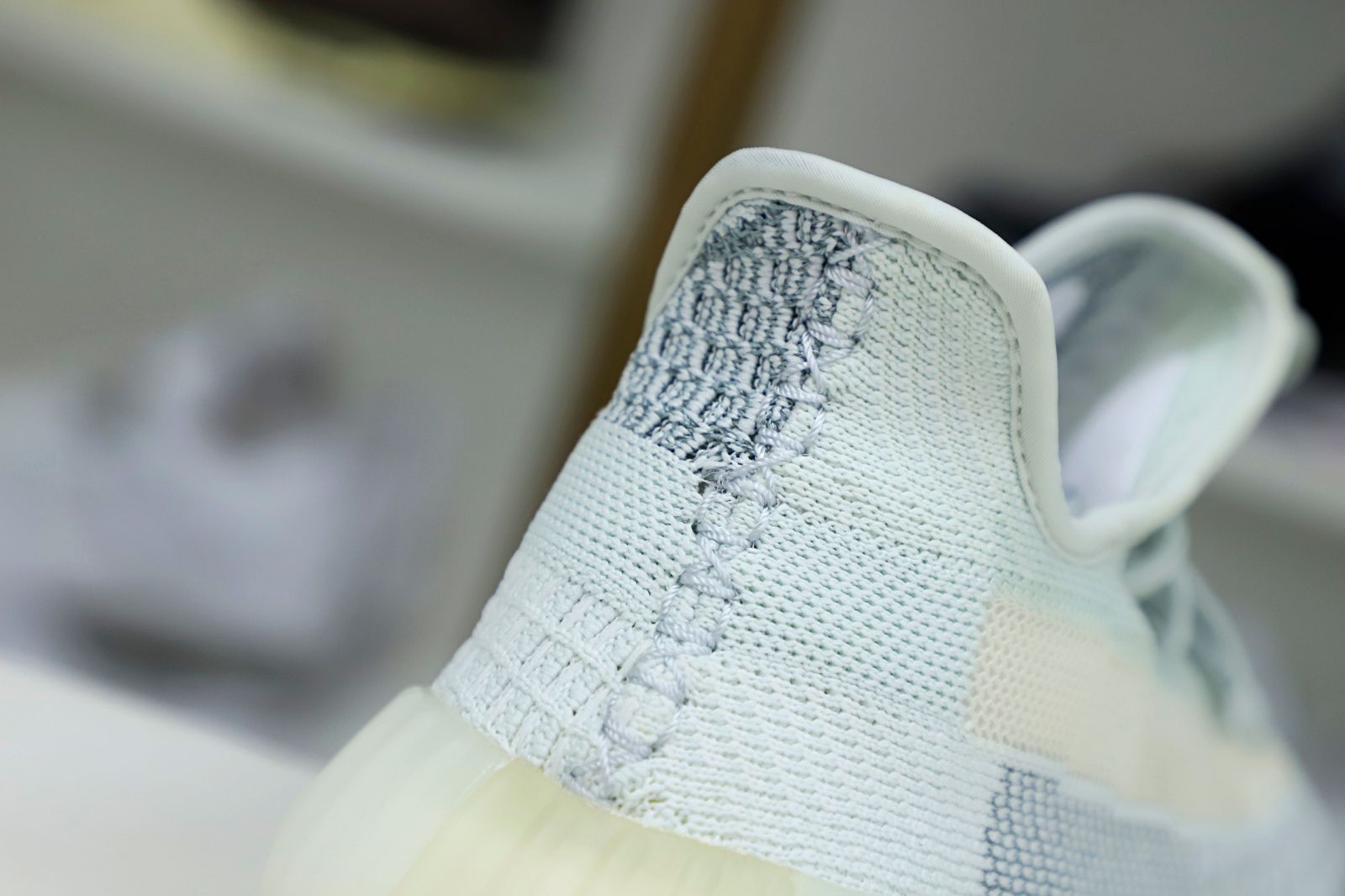 YEEZY BOOST 350 V2 CLOUD WHITE REFLECTIVE