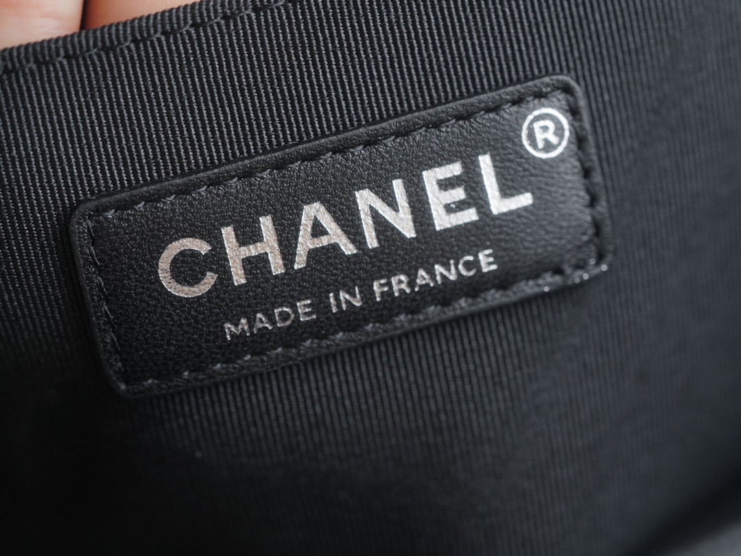 𝗖𝗵𝗮𝗻𝗲𝗹 𝗟𝗲𝗯𝗼𝘆 Imported custom caviar calfskin:Large ball pattern Medium Black Silver