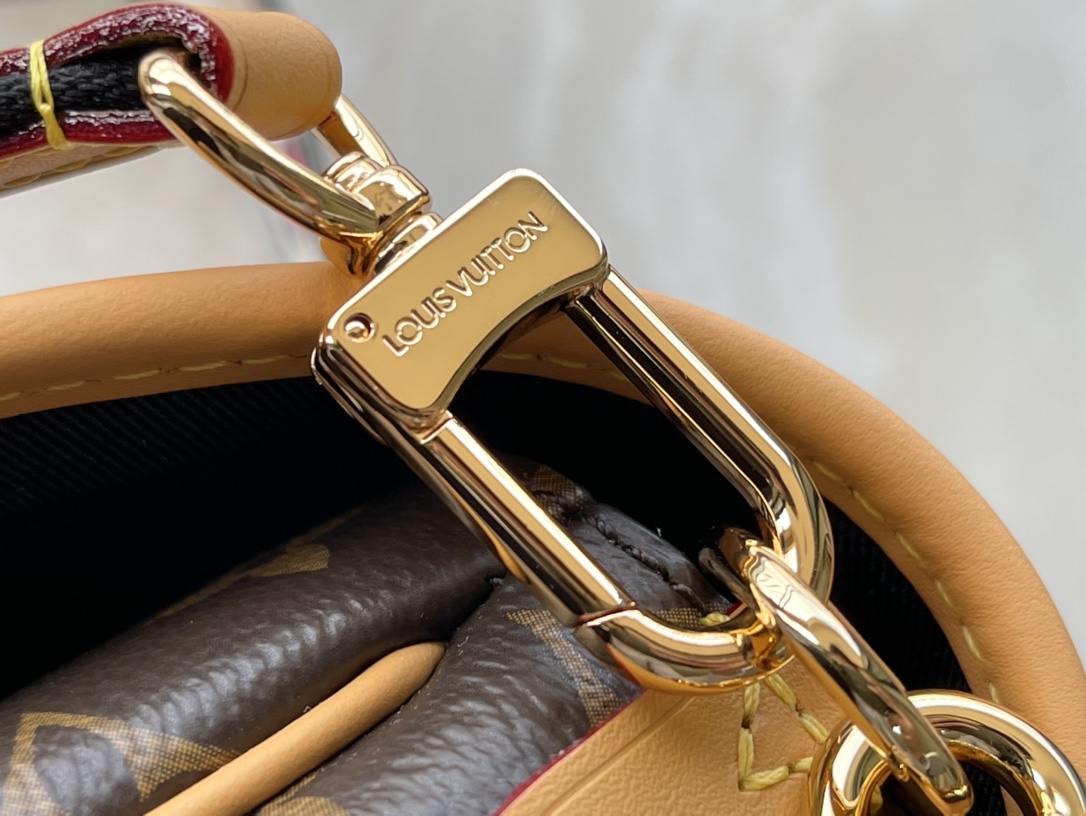 𝐋𝐎𝐔𝐈𝐒 𝐕𝐔𝐈𝐓𝐓𝐎𝐍   M45985