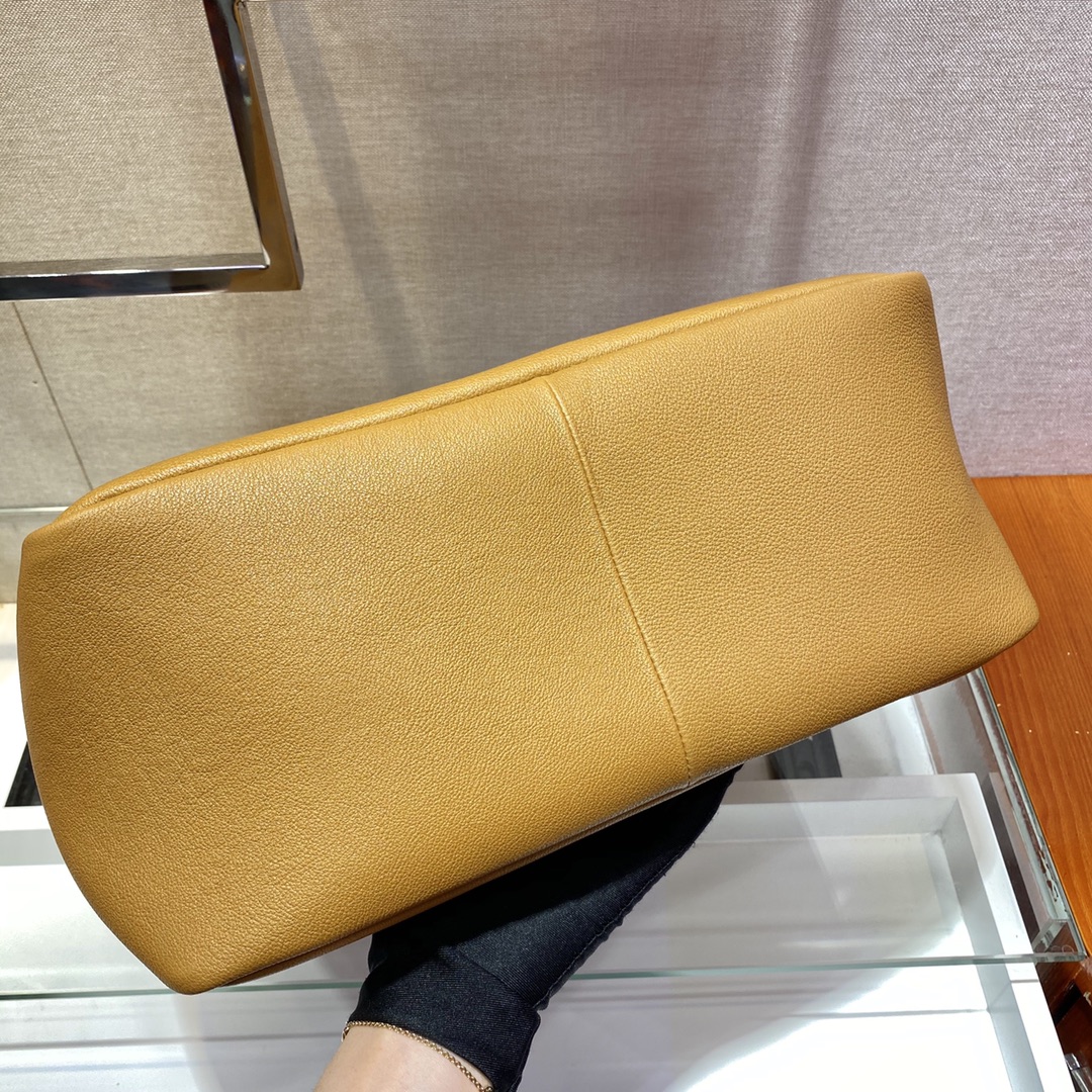 𝐏𝐑𝐀𝐃𝐀 New shopping bags