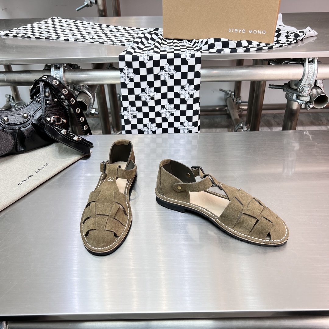 𝐒𝐭𝐞𝐯𝐞 𝐌𝐨𝐧𝐨｜𝟐𝟎𝟐𝟑𝐒𝐒/𝐧𝐞𝐰 A pair of fully handmade sandals using Goodyear practices