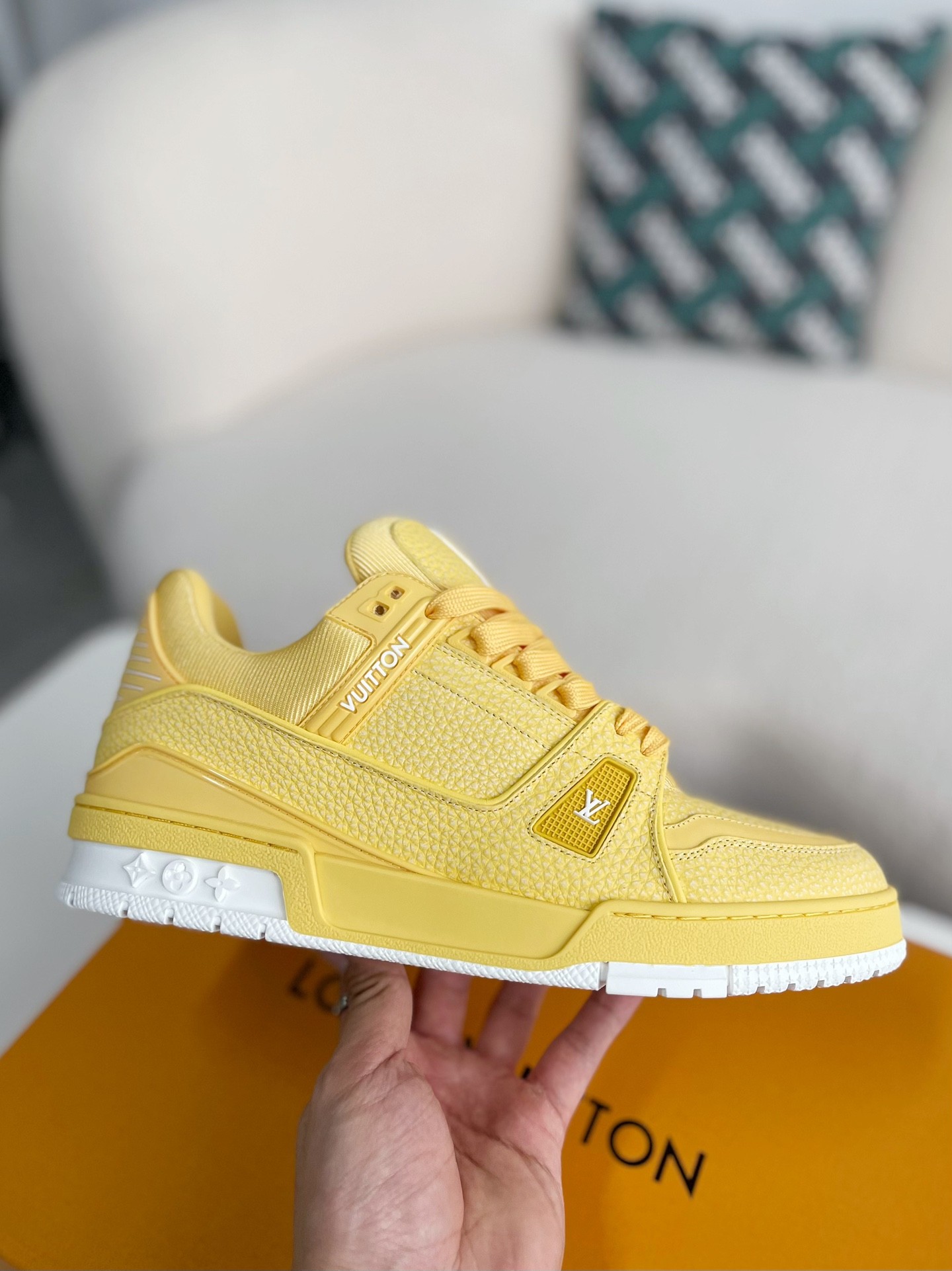 LOUIS VUITTON SNEAKERS