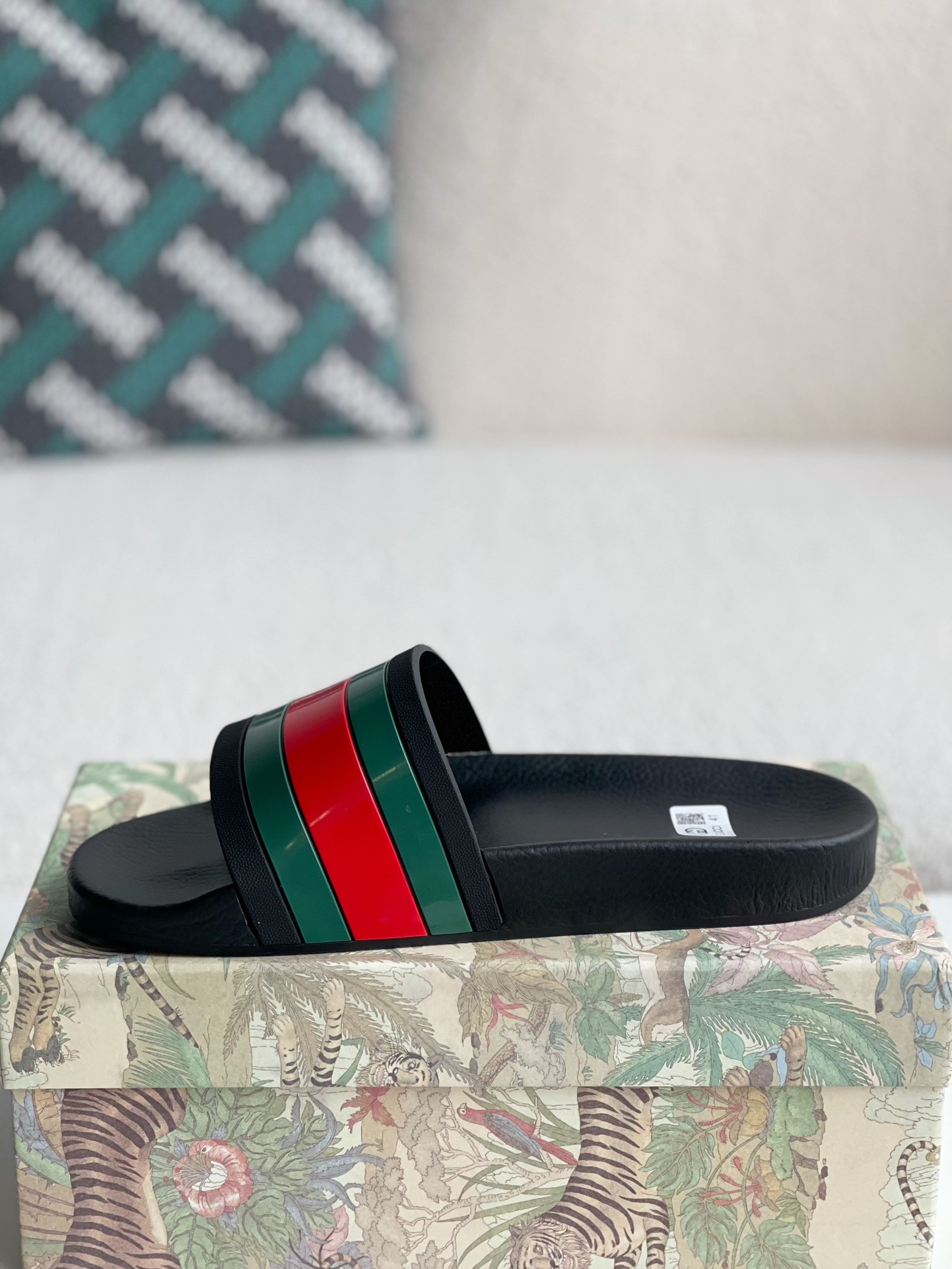 Gucci slippers