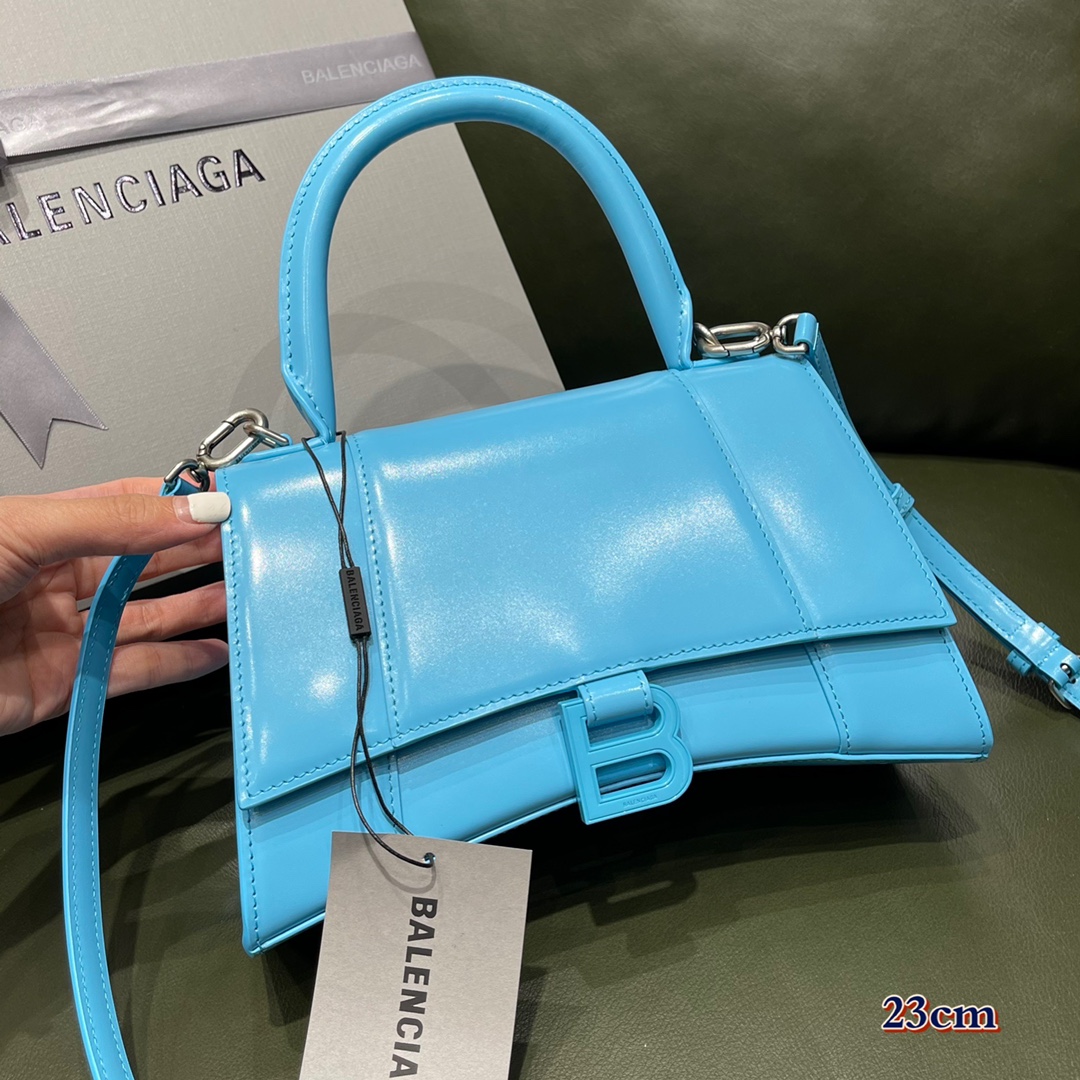 BALENCIAGA 𝐇𝐨𝐮𝐫𝐠𝐥𝐚𝐬𝐬 𝐒 The hourglass bag of the fashion world
