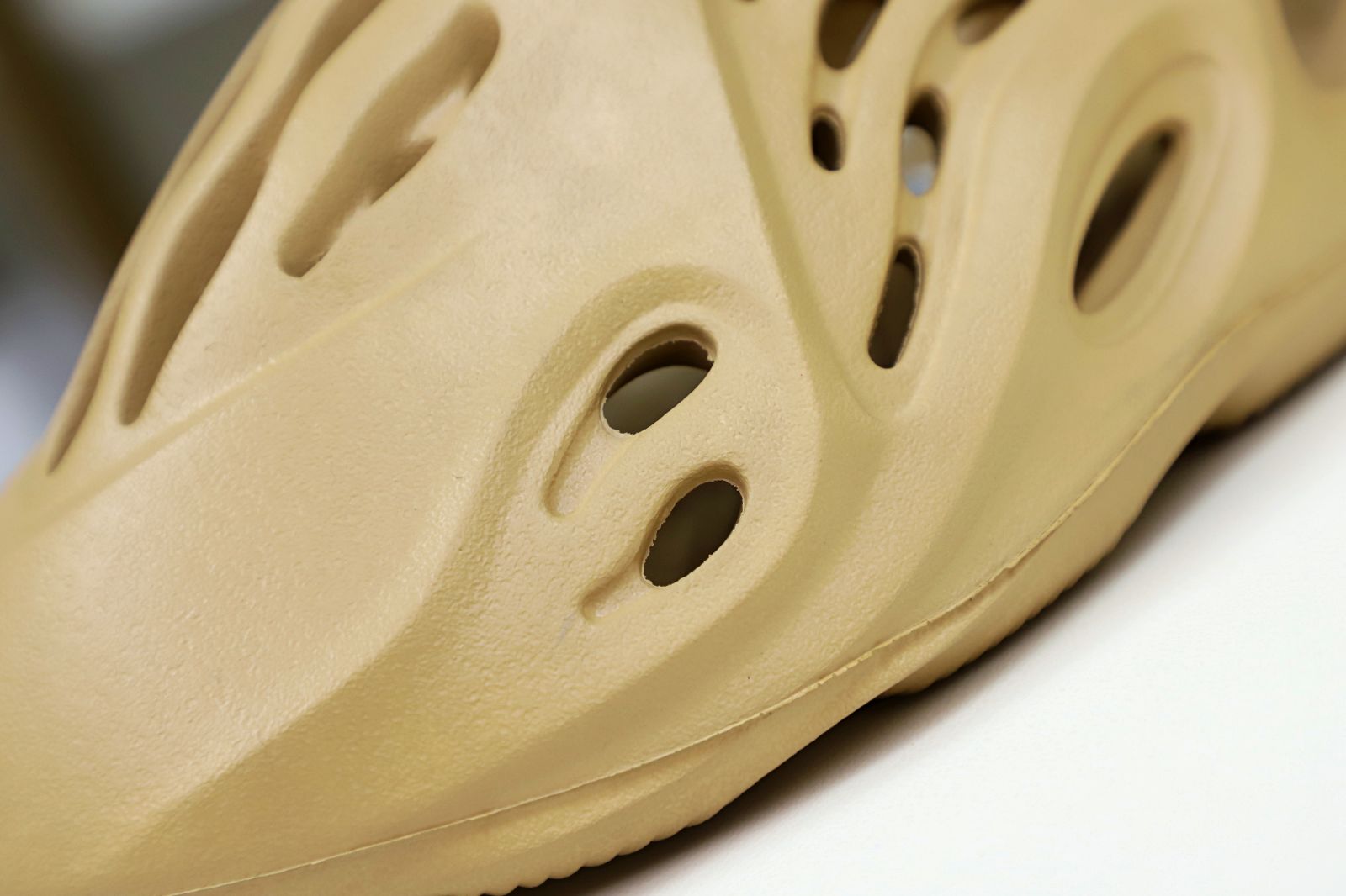 YEEZY FOAM RUNNER OCHRE