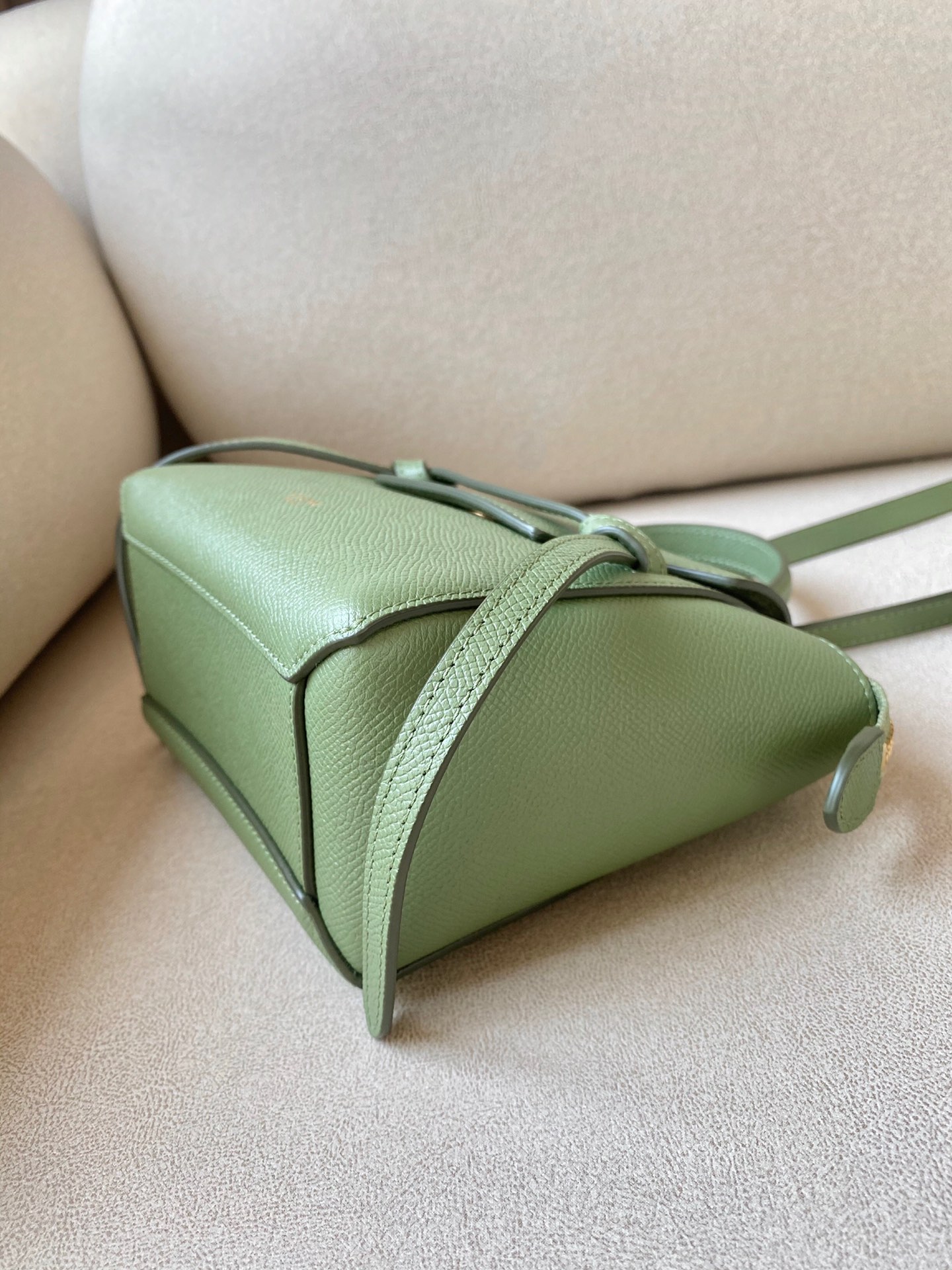 𝐂𝐞𝐥𝐢𝐧𝐞 𝐛𝐞𝐥𝐭 𝐩𝐢𝐜𝐨 𝟏𝟔𝐜𝐦 Grained Calfskin Bag